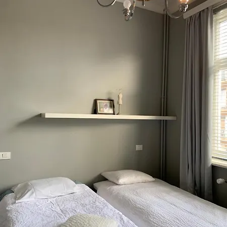One Room בית הארחה 3*