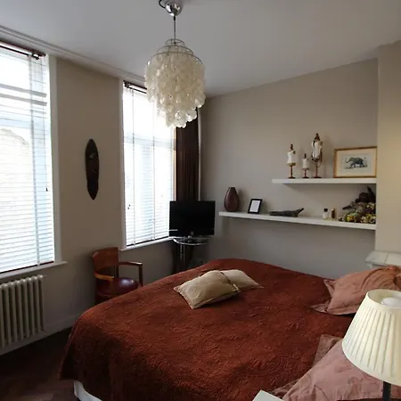 One Room בית הארחה 3*