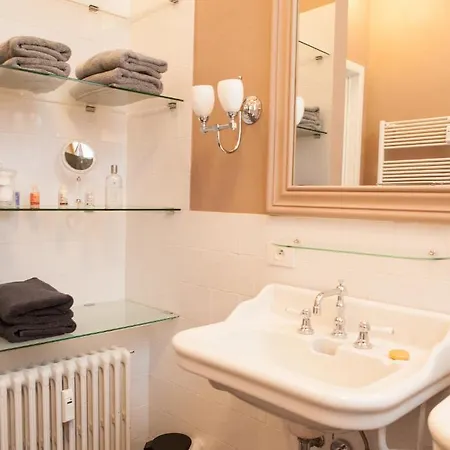 One Room בית הארחה 3*